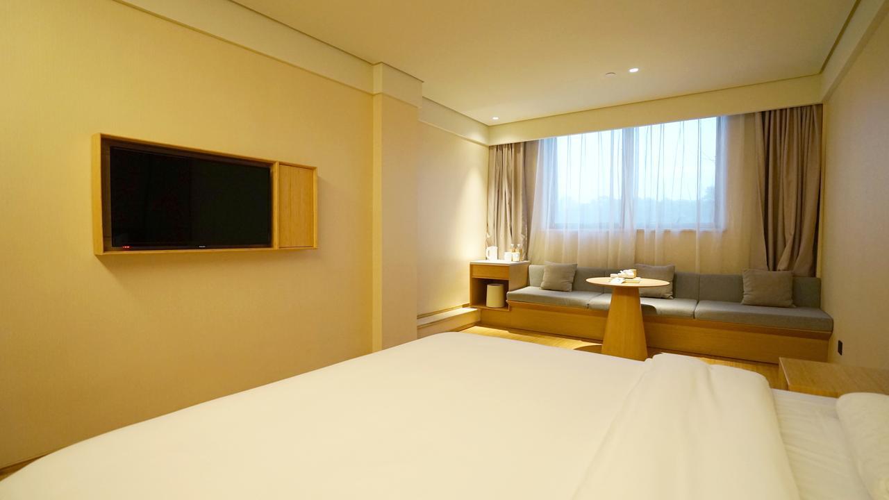 Ji Hotel Shanghai Xujiahui Tianyaoqiao Road المظهر الخارجي الصورة